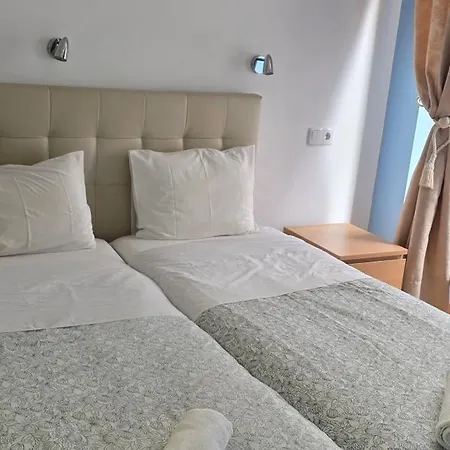 Downtown 3*