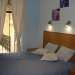 Pensión Downtown 3*